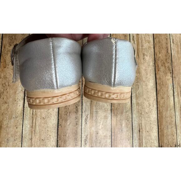 Pipperdoodles Silver Bow Shoes Toddler Size 28 (US 9) - Picture 7 of 7